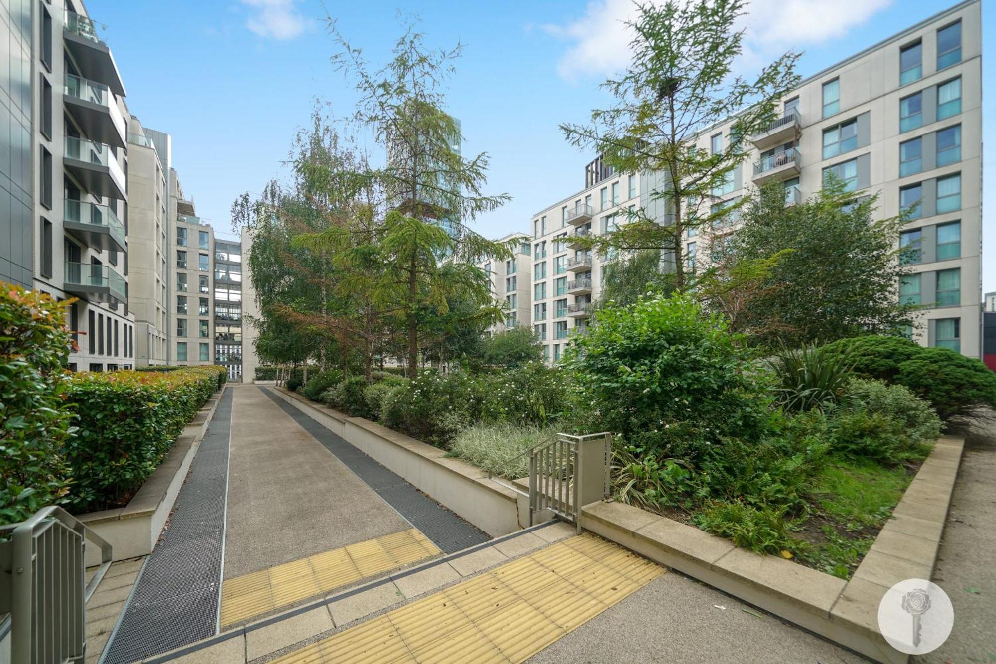 Amazing 2 Bedroom Flat In E20 Appartamento *