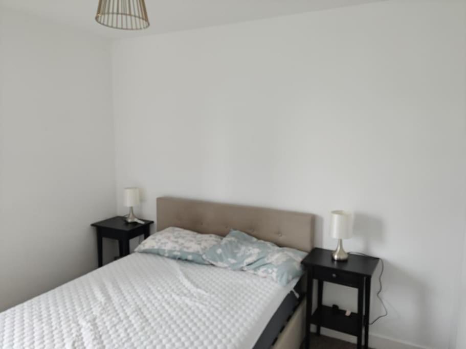 Amazing 2 Bedroom Flat In E20 Appartamento